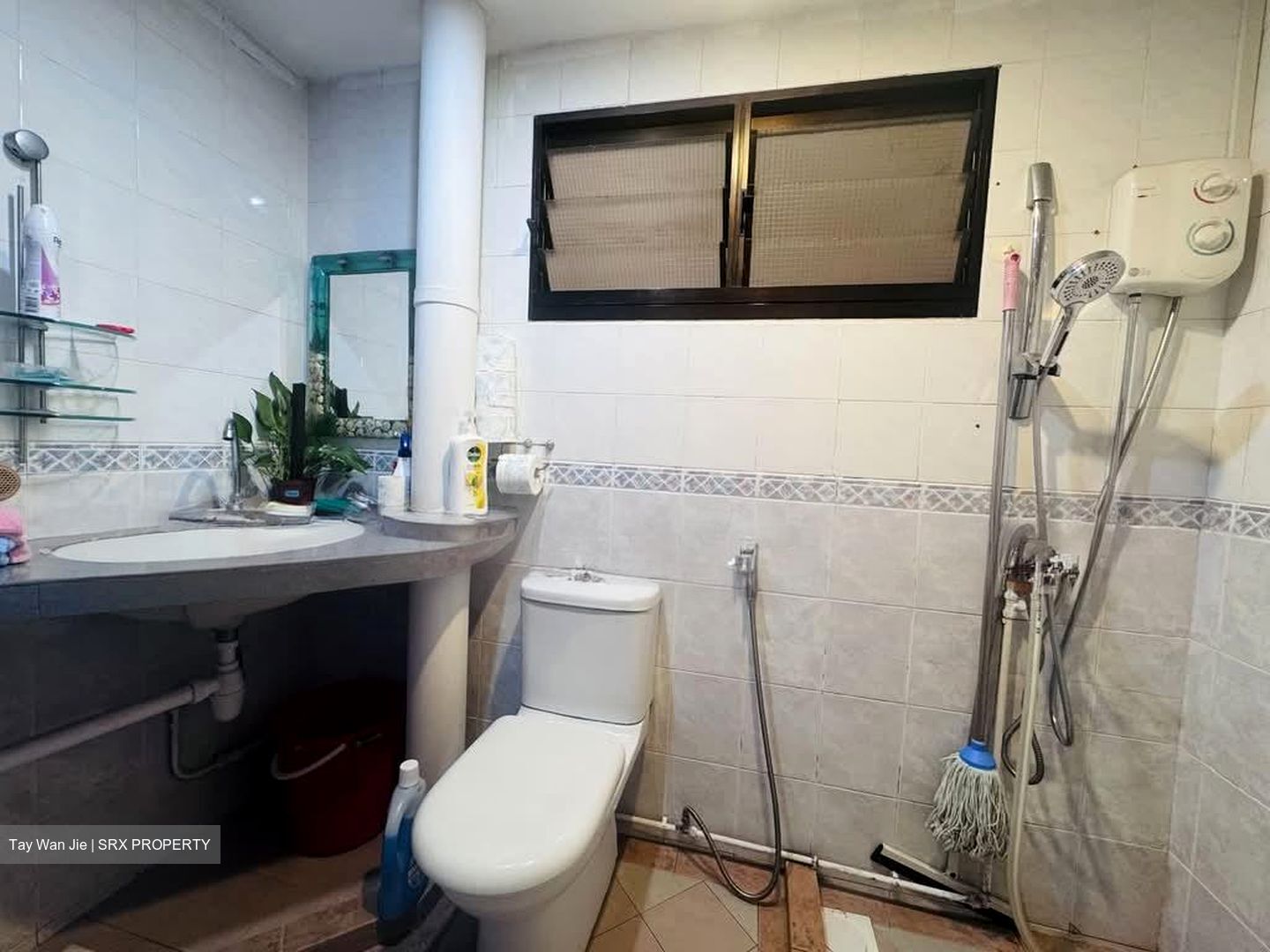 Blk 577 Hougang Avenue 4 (Hougang), HDB Executive #538598911